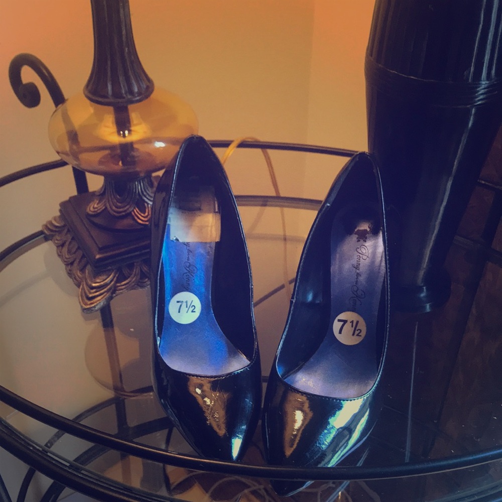 Black patent sexy Penny Love Kenny pumps